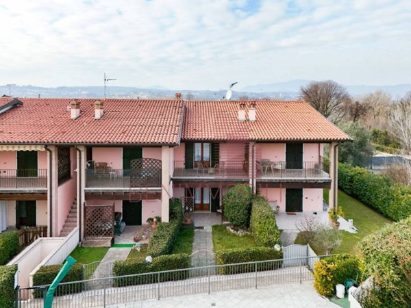 casa indipendente in vendita a Manerba del Garda in zona Solarolo