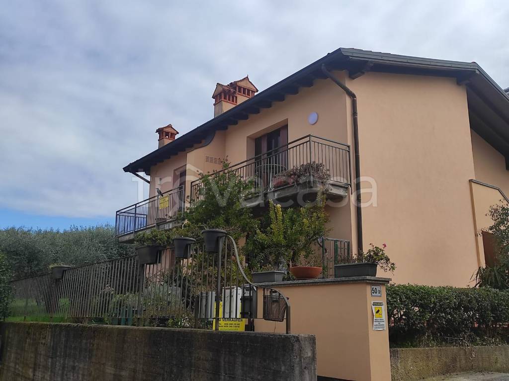 casa indipendente in vendita a Manerba del Garda in zona Solarolo
