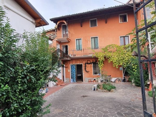 casa indipendente in vendita a Manerba del Garda in zona Solarolo