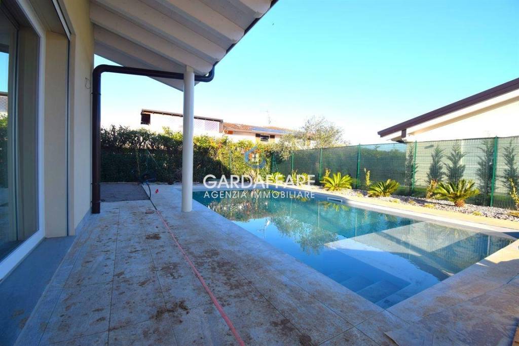 casa indipendente in vendita a Manerba del Garda in zona Solarolo