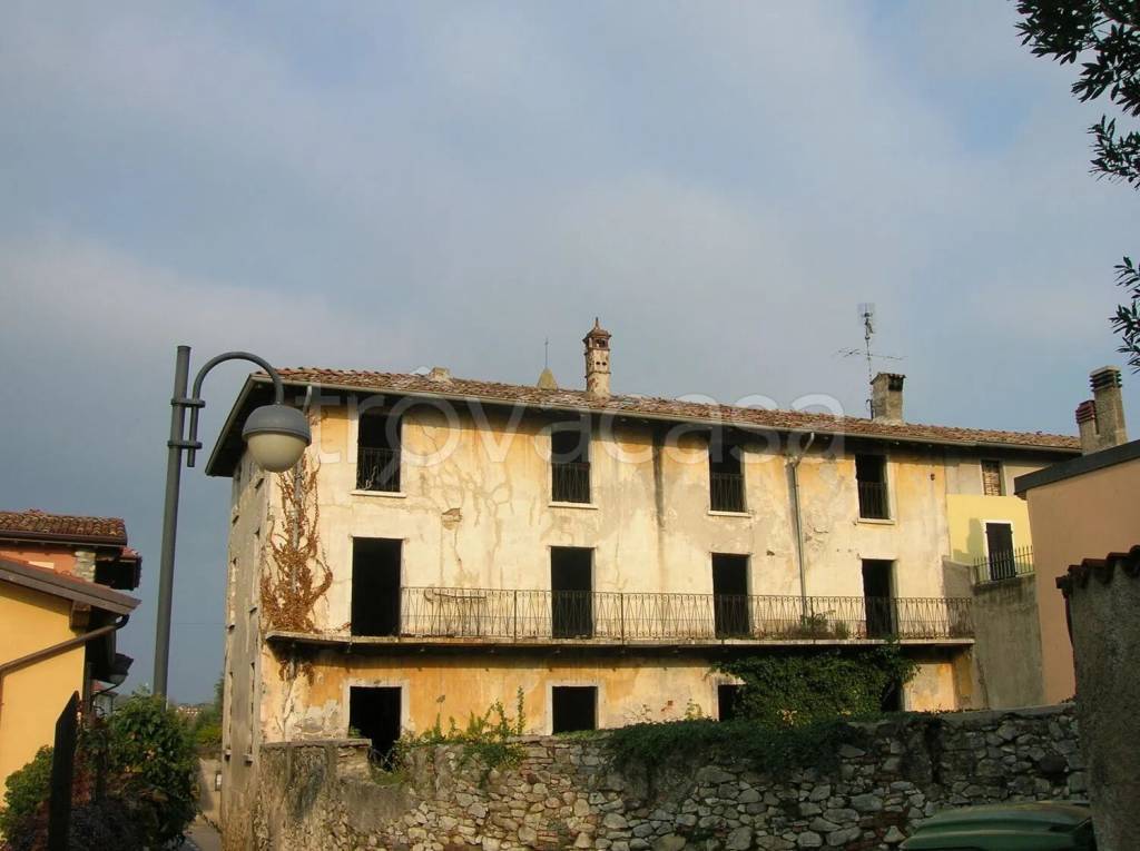 casa indipendente in vendita a Manerba del Garda