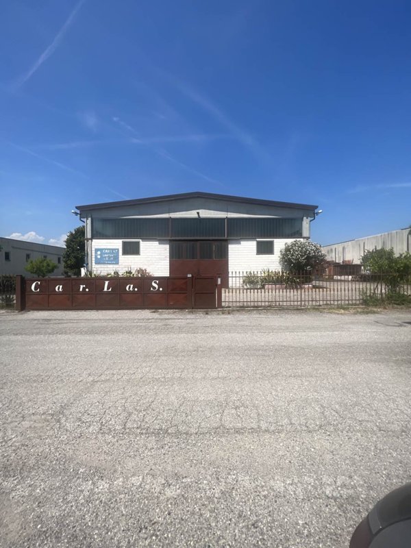 locale di sgombero in vendita a Manerba del Garda