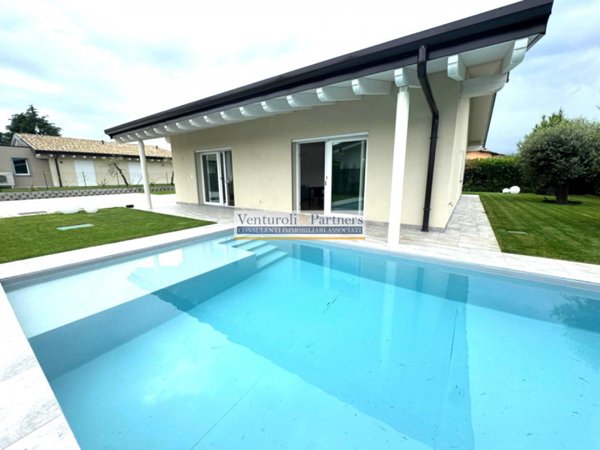 casa indipendente in vendita a Manerba del Garda