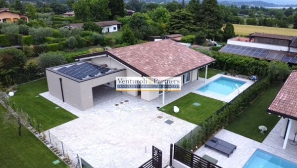 casa indipendente in vendita a Manerba del Garda