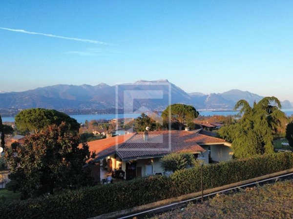 casa indipendente in vendita a Manerba del Garda in zona Solarolo
