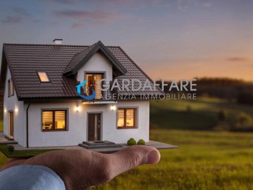 casa indipendente in vendita a Manerba del Garda in zona Solarolo