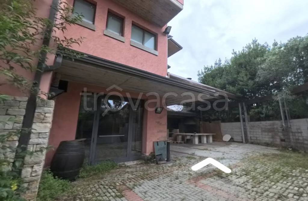 negozio in vendita a Manerba del Garda in zona Solarolo