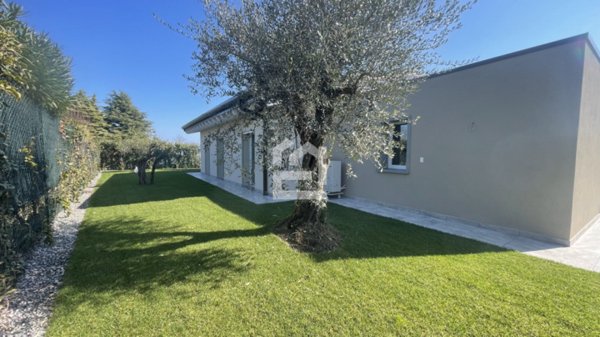 casa indipendente in vendita a Manerba del Garda