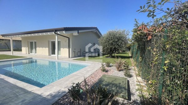 casa indipendente in vendita a Manerba del Garda