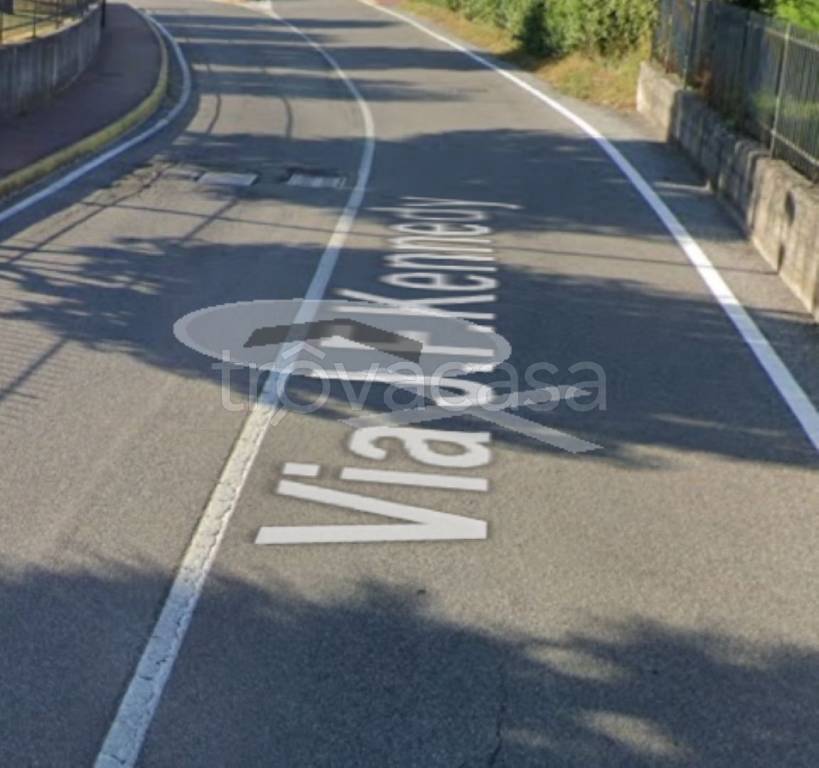 negozio in vendita a Manerba del Garda in zona Solarolo