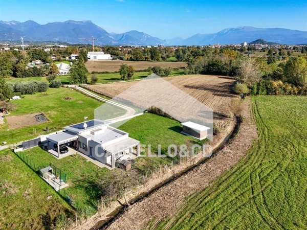casa indipendente in vendita a Manerba del Garda