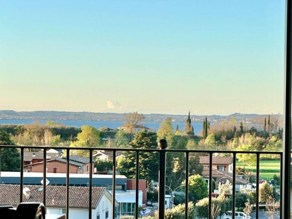 appartamento in vendita a Manerba del Garda in zona Solarolo