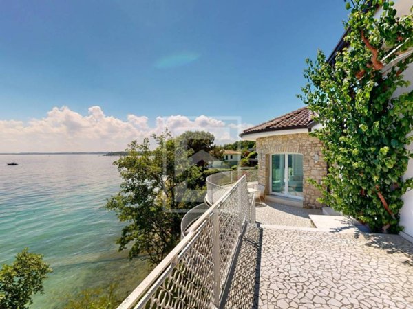 casa indipendente in vendita a Manerba del Garda in zona Solarolo
