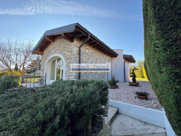 casa indipendente in vendita a Manerba del Garda