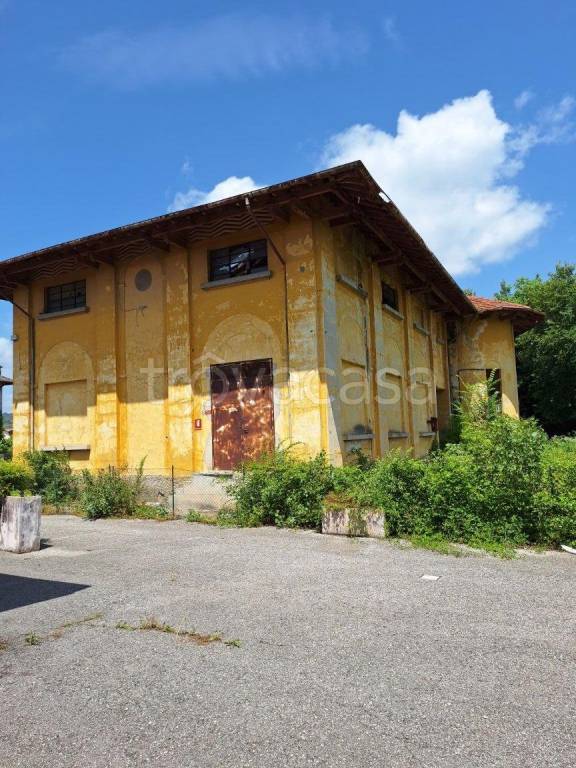 negozio in vendita a Manerba del Garda in zona Crociale