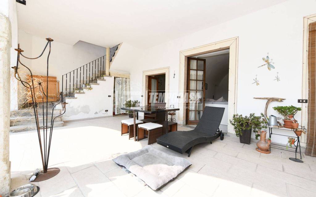 casa indipendente in vendita a Manerba del Garda in zona Solarolo