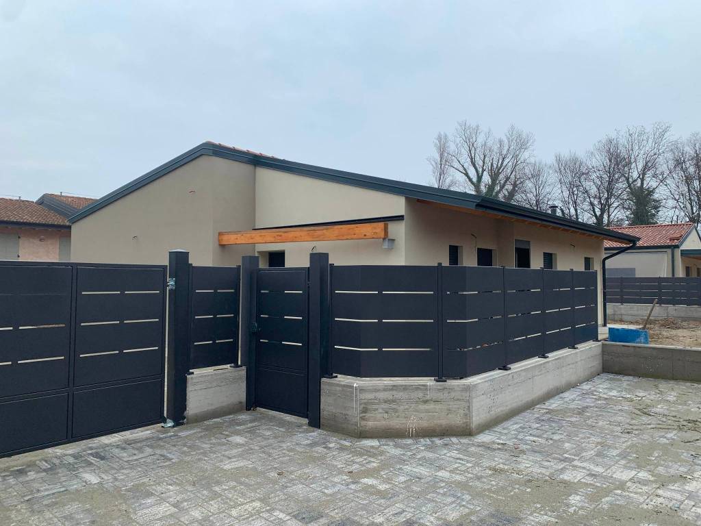 casa indipendente in vendita a Manerba del Garda in zona Pieve Vecchia