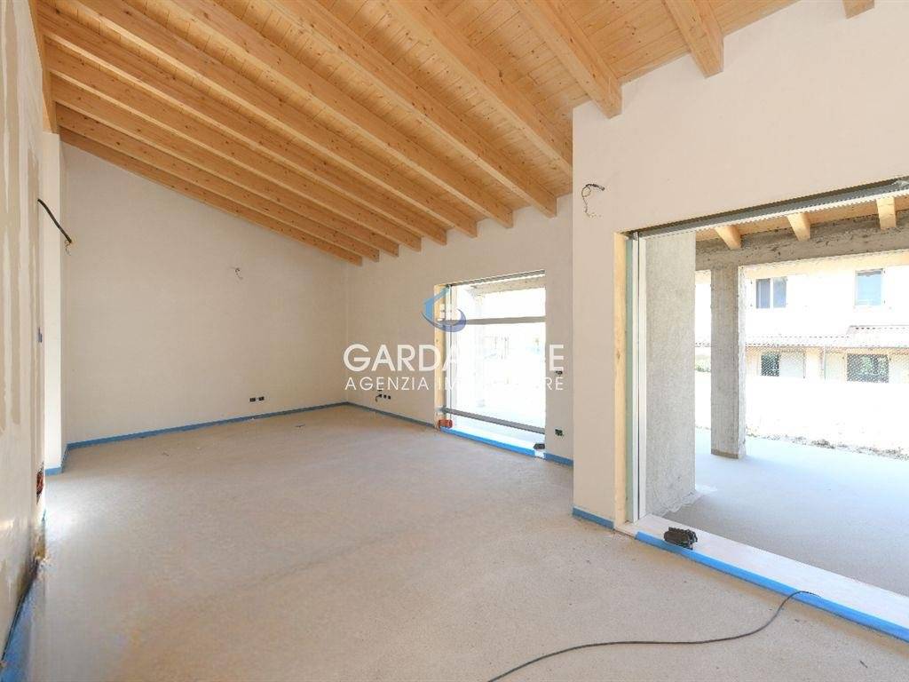 casa indipendente in vendita a Manerba del Garda in zona Pieve Vecchia