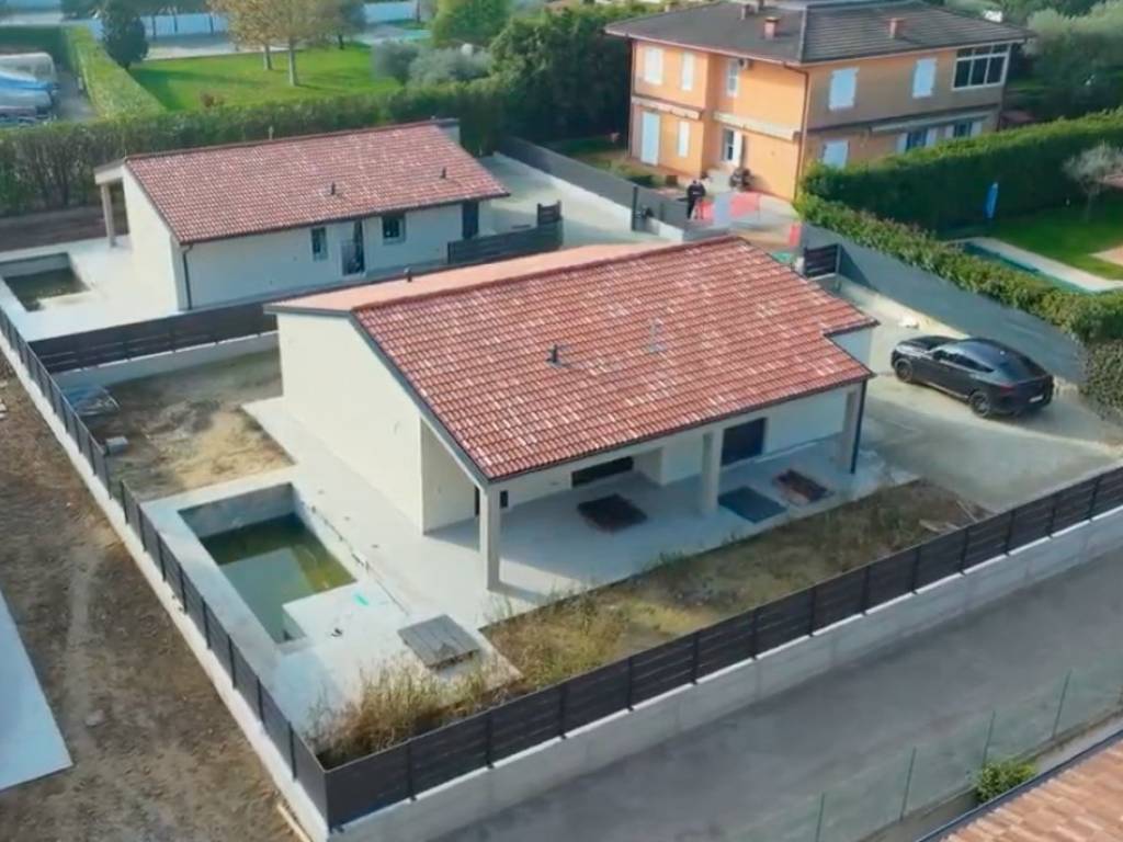 casa indipendente in vendita a Manerba del Garda in zona Pieve Vecchia