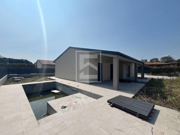 casa indipendente in vendita a Manerba del Garda
