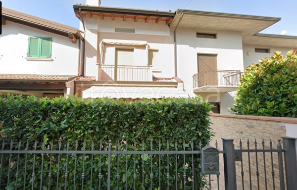 casa indipendente in vendita a Manerba del Garda in zona Solarolo