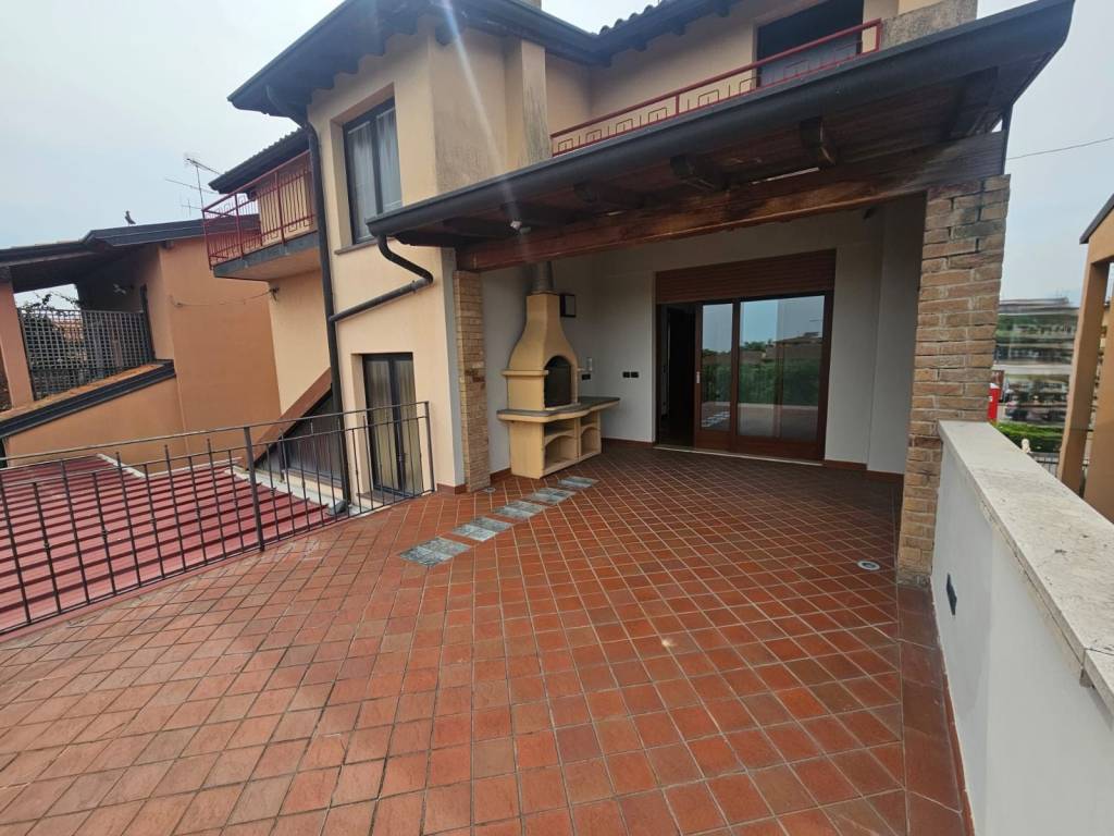 casa indipendente in vendita a Manerba del Garda in zona Montinelle