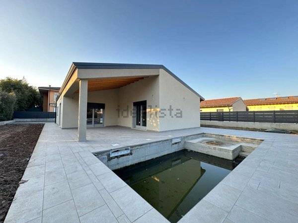 casa indipendente in vendita a Manerba del Garda