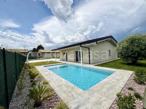 casa indipendente in vendita a Manerba del Garda in zona Solarolo