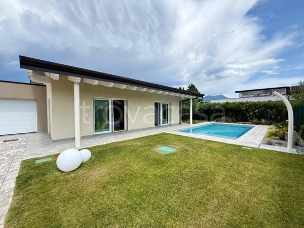 casa indipendente in vendita a Manerba del Garda in zona Solarolo