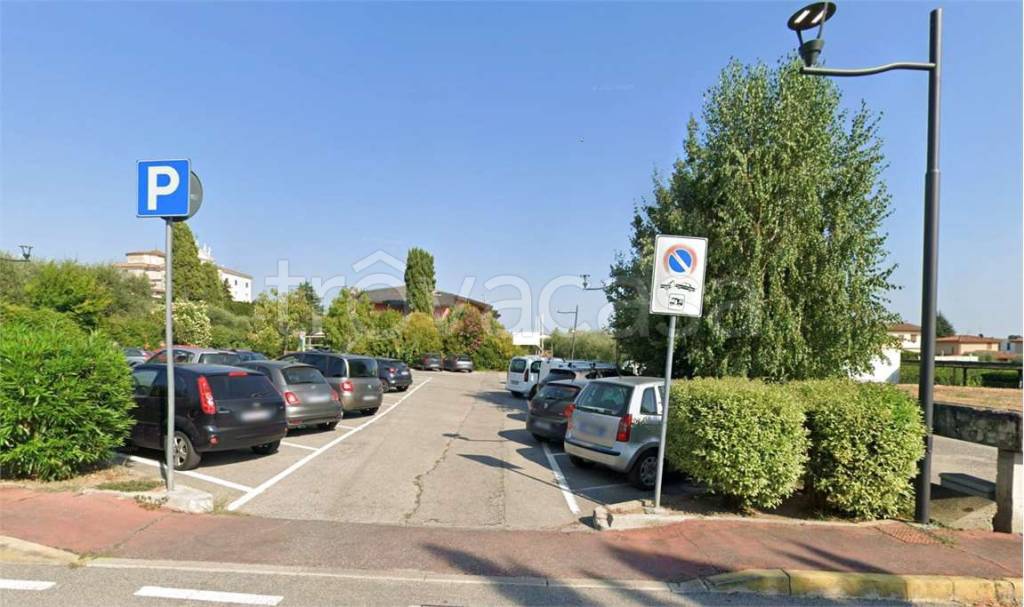 negozio in vendita a Manerba del Garda in zona Solarolo