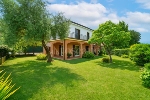 casa indipendente in vendita a Manerba del Garda