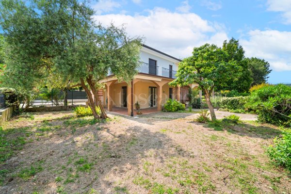 casa indipendente in vendita a Manerba del Garda