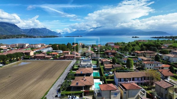 casa indipendente in vendita a Manerba del Garda