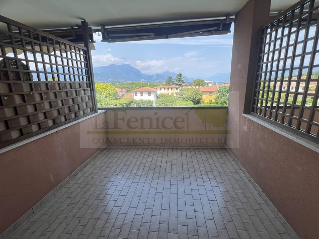 appartamento in vendita a Manerba del Garda in zona Solarolo