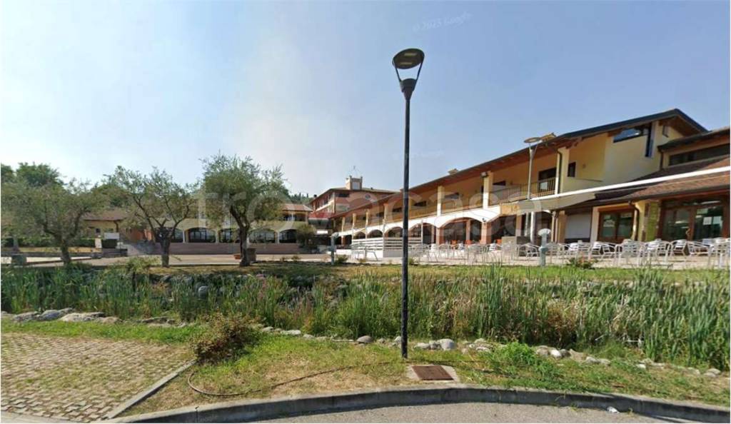 negozio in vendita a Manerba del Garda in zona Solarolo