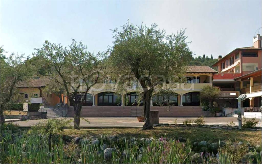 negozio in vendita a Manerba del Garda in zona Solarolo