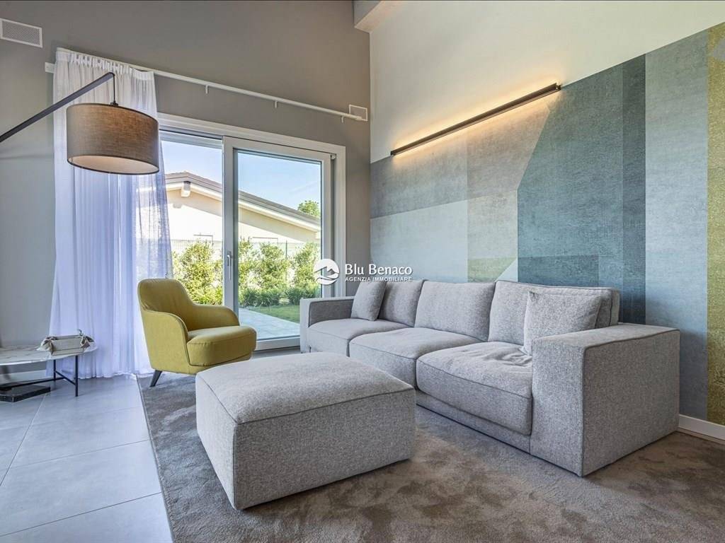 casa indipendente in vendita a Manerba del Garda in zona Solarolo