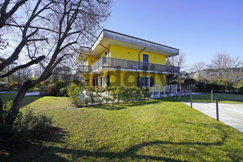 casa indipendente in vendita a Manerba del Garda