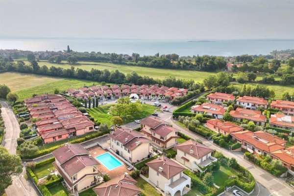 casa indipendente in vendita a Manerba del Garda in zona Solarolo