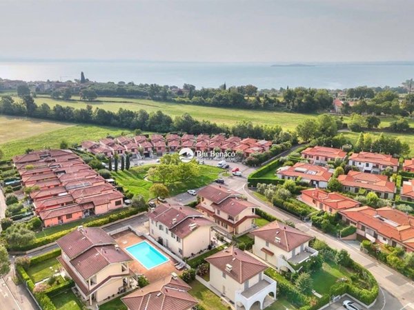casa indipendente in vendita a Manerba del Garda in zona Solarolo