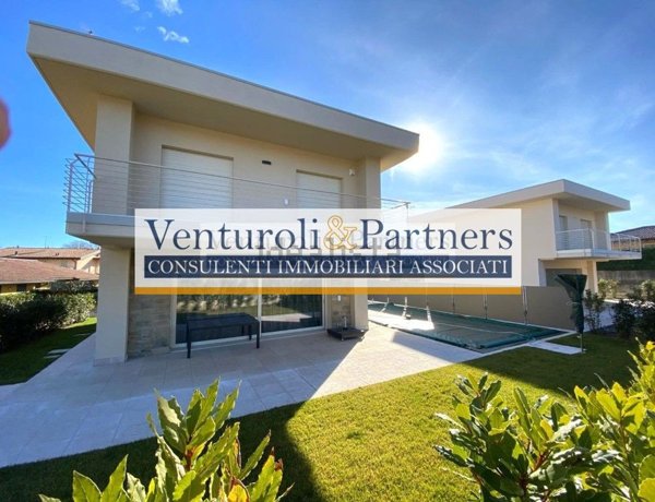 casa indipendente in vendita a Manerba del Garda