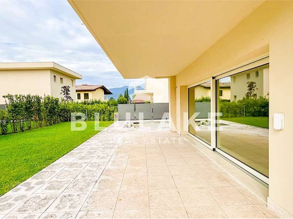 casa indipendente in vendita a Manerba del Garda in zona Pieve Vecchia