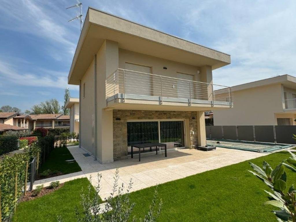 casa indipendente in vendita a Manerba del Garda in zona Pieve Vecchia