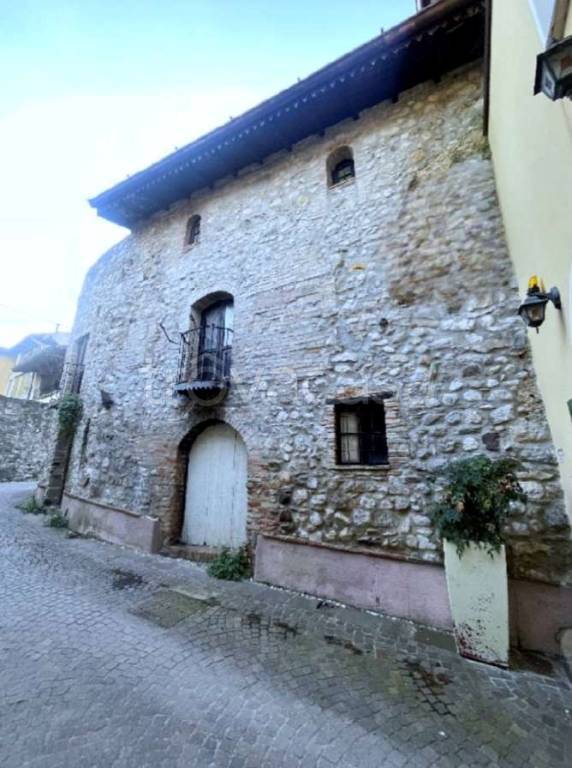 casa indipendente in vendita a Manerba del Garda in zona Balbiana