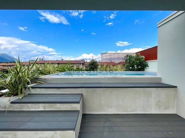 casa indipendente in vendita a Manerba del Garda