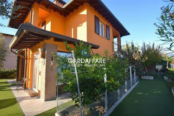 casa indipendente in vendita a Manerba del Garda in zona Crociale