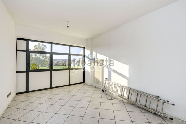 ufficio in vendita a Manerba del Garda in zona Crociale