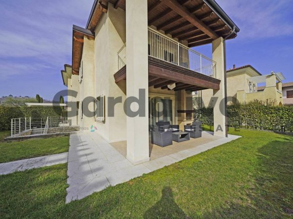 casa indipendente in vendita a Manerba del Garda in zona Pieve Vecchia