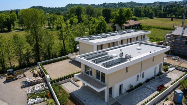 casa indipendente in vendita a Manerba del Garda in zona Crociale