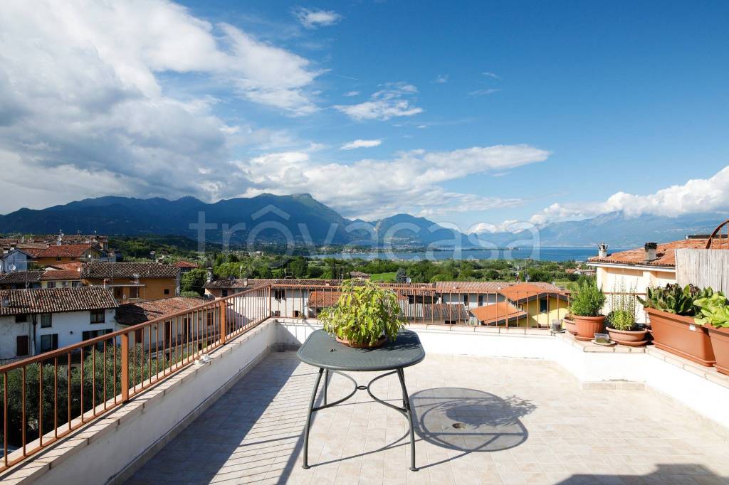 appartamento in vendita a Manerba del Garda in zona Crociale